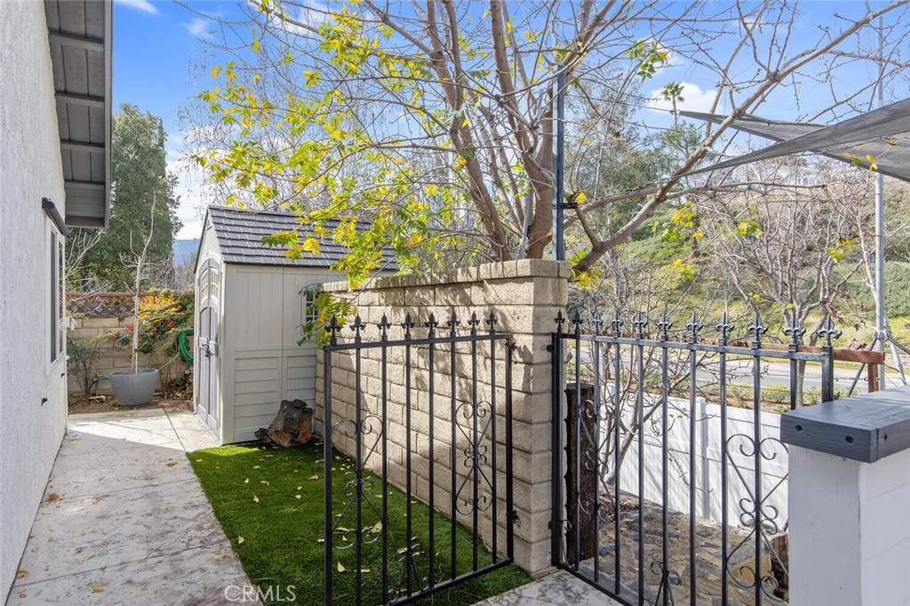 24109 Avenida Crescenta