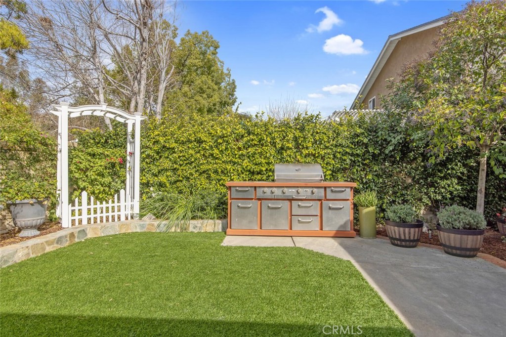 24109 Avenida Crescenta