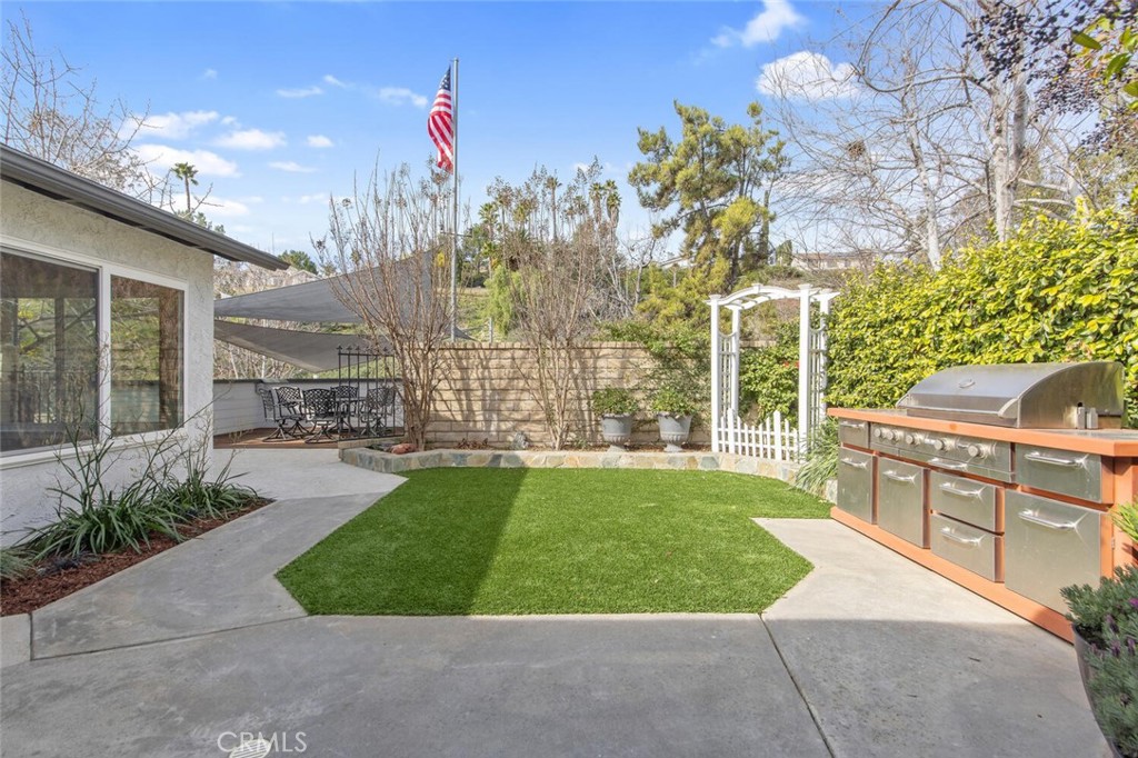 24109 Avenida Crescenta