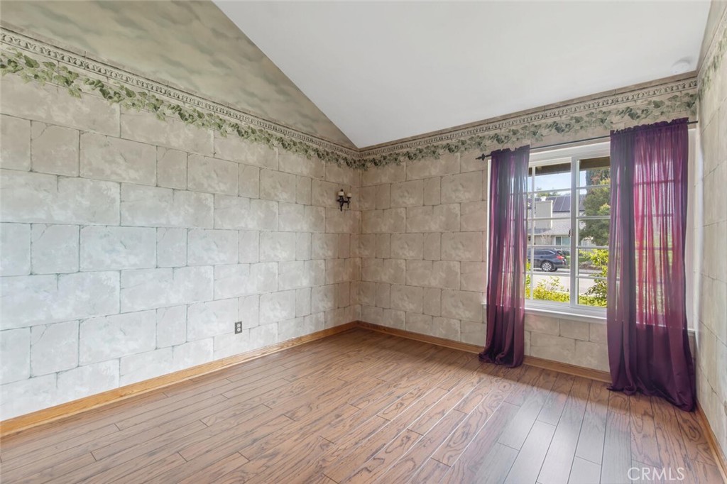 24109 Avenida Crescenta