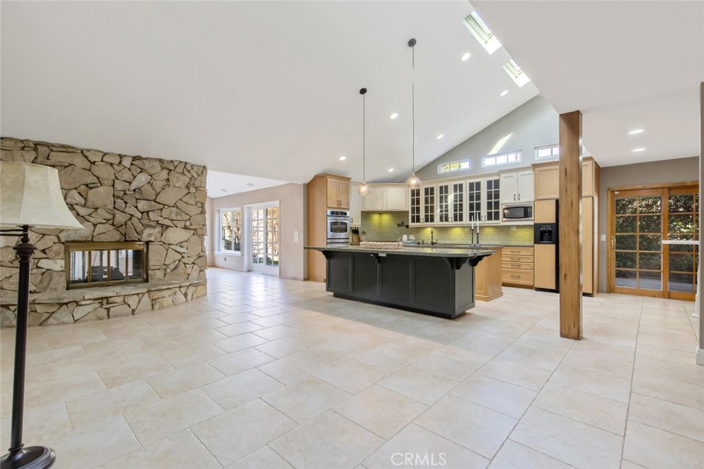 24109 Avenida Crescenta