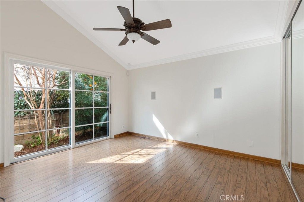 24109 Avenida Crescenta