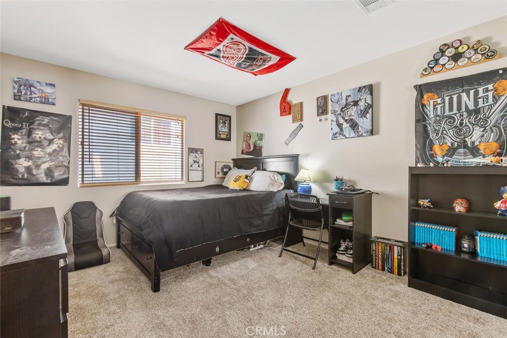 32778 The Old Road