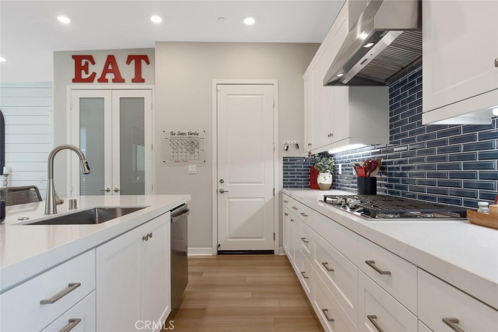 27717 Knoll View Place