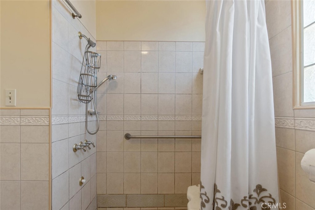 22642 Victory Boulevard