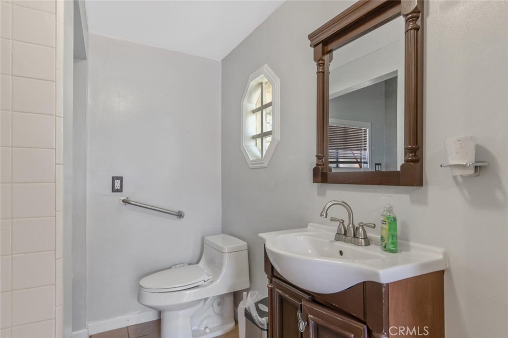 22642 Victory Boulevard