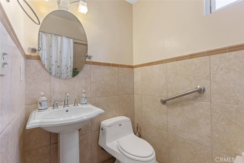 22642 Victory Boulevard