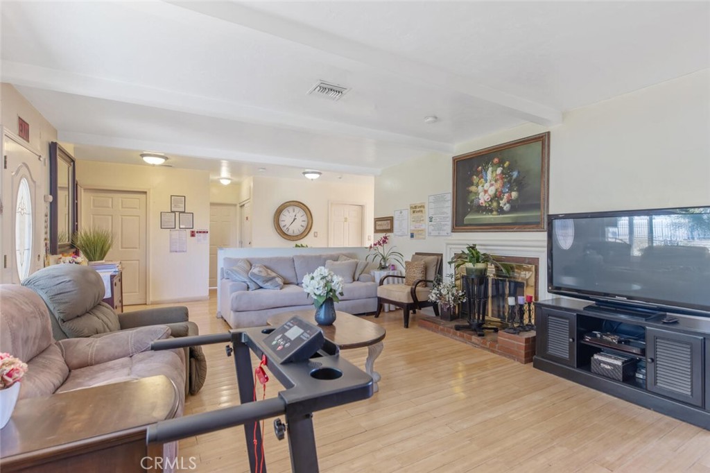 22642 Victory Boulevard