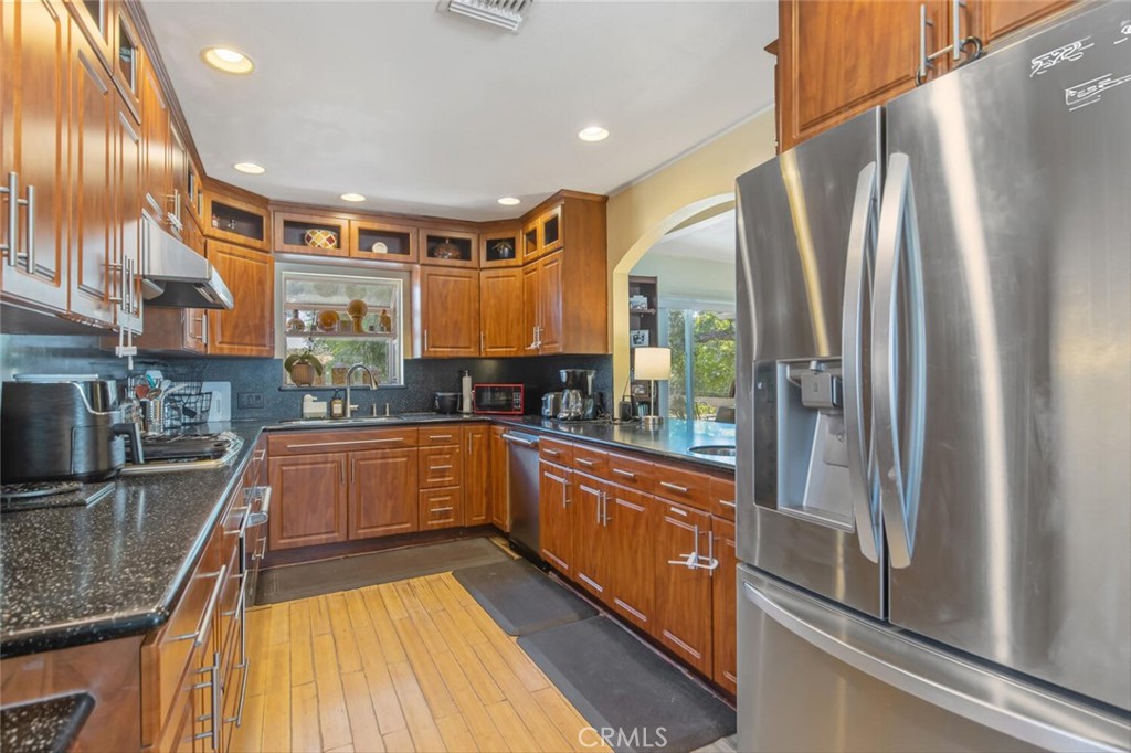 22642 Victory Boulevard