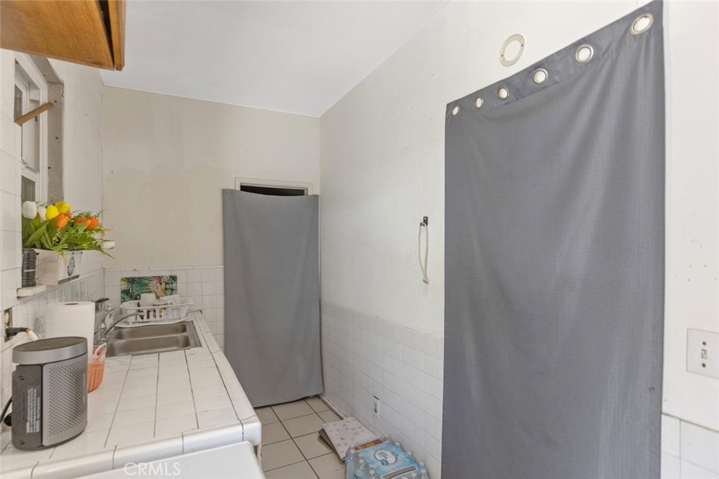 22642 Victory Boulevard