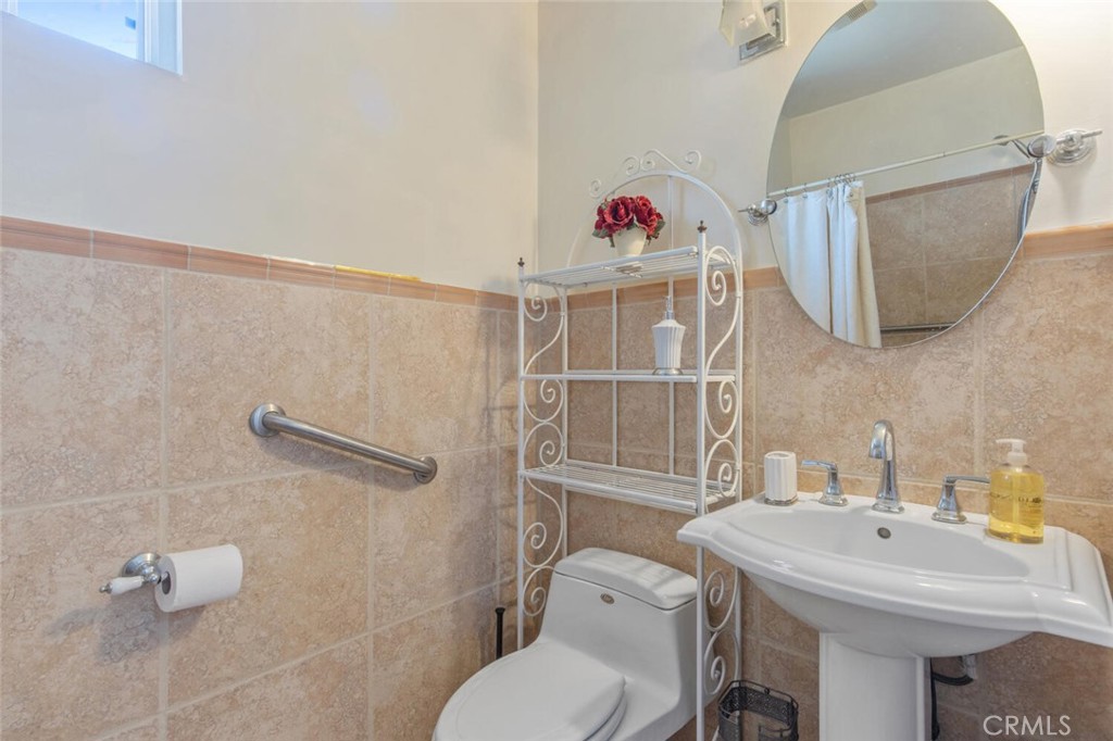 22642 Victory Boulevard