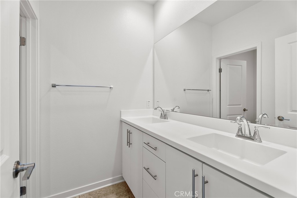 18121 Outlook Way