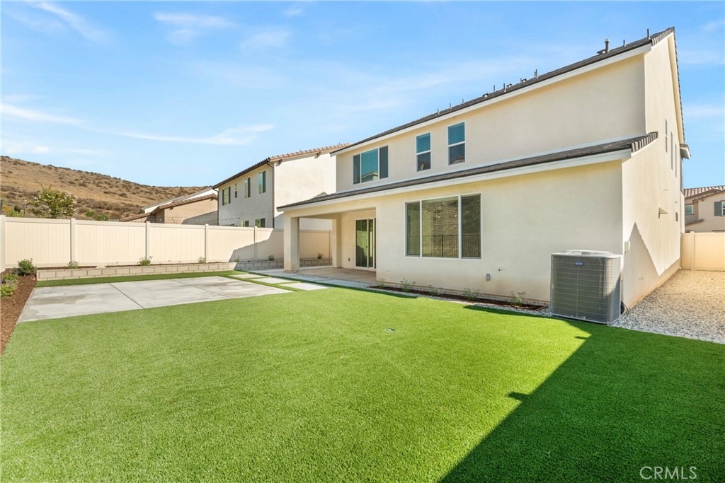 18121 Outlook Way