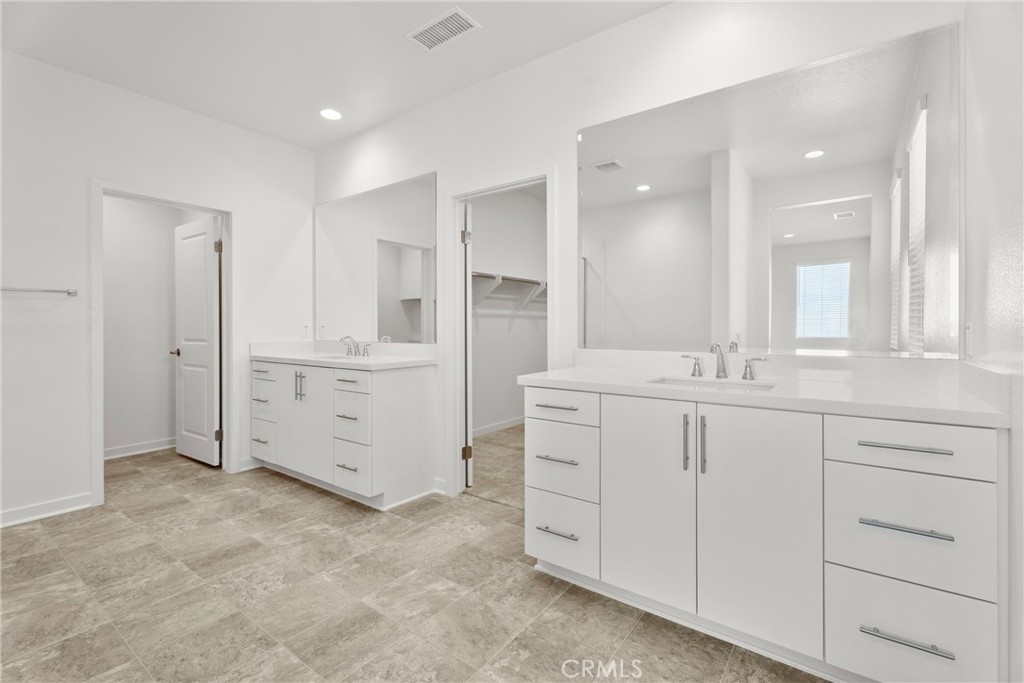 18121 Outlook Way