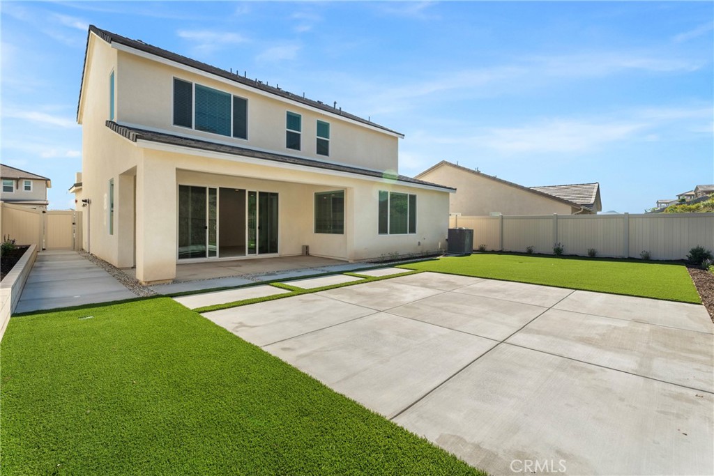 18121 Outlook Way