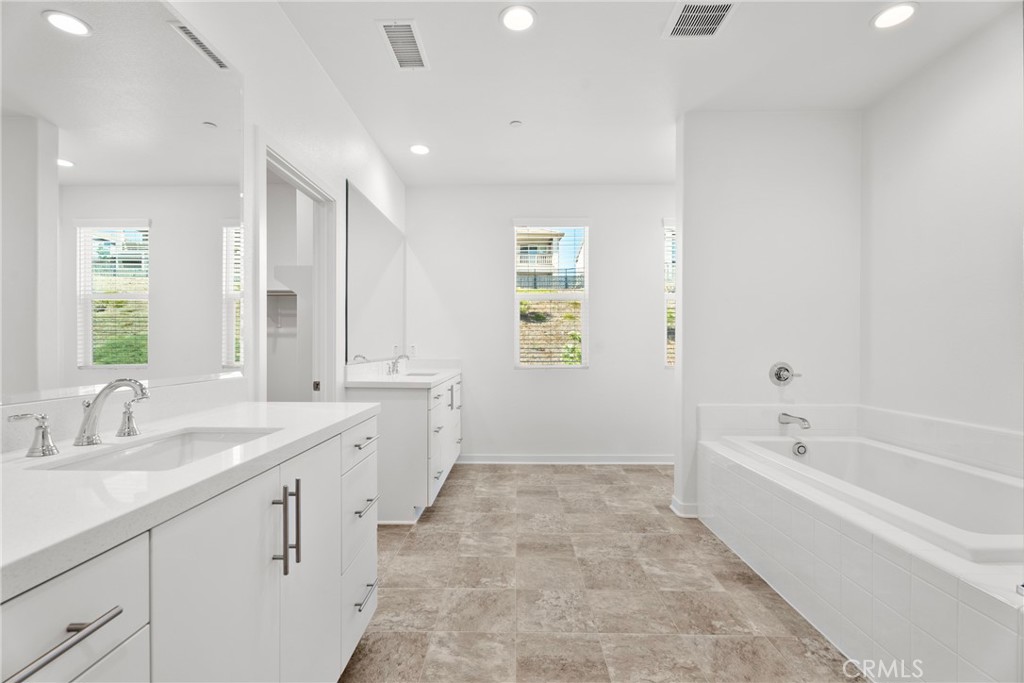 18121 Outlook Way