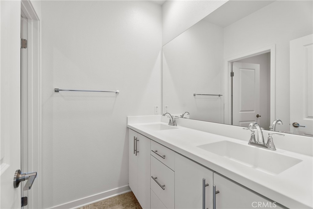 18121 Outlook Way