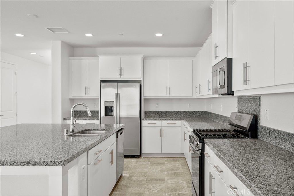 18121 Outlook Way