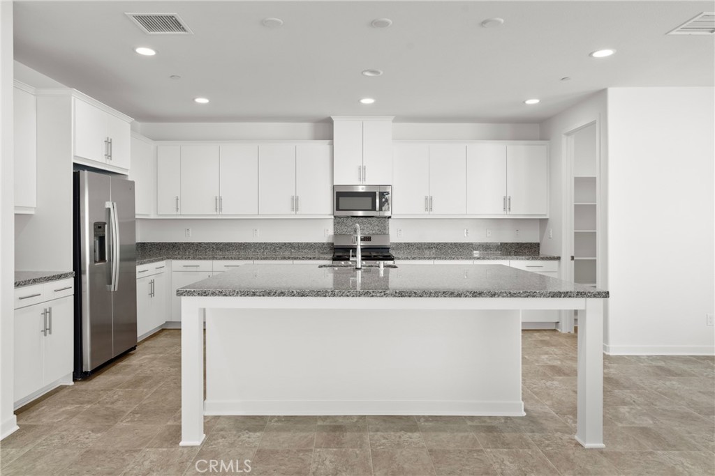 18121 Outlook Way