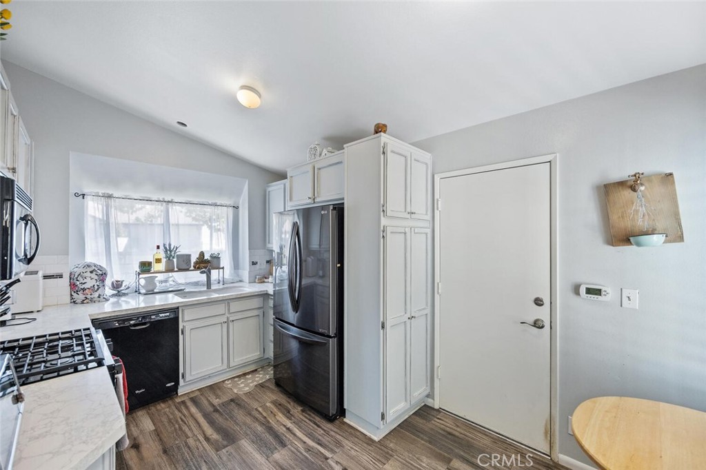 28123 Seco Canyon 94