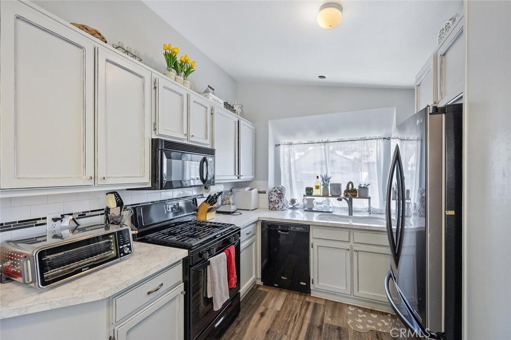 28123 Seco Canyon 94