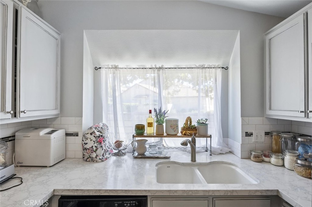 28123 Seco Canyon 94