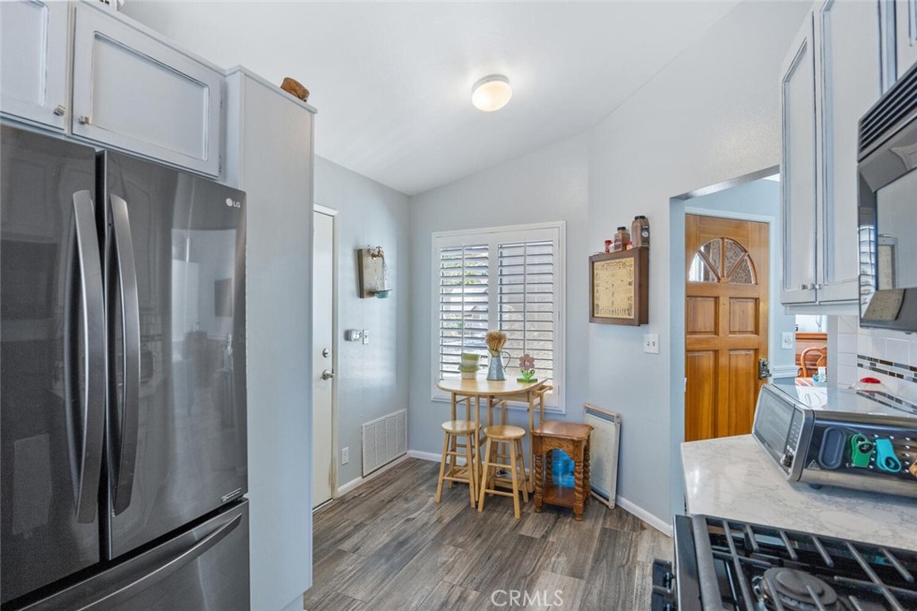 28123 Seco Canyon 94