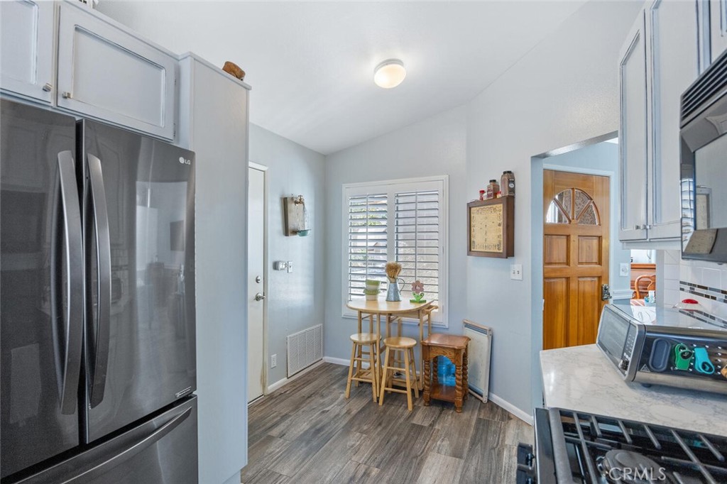 28123 Seco Canyon 94