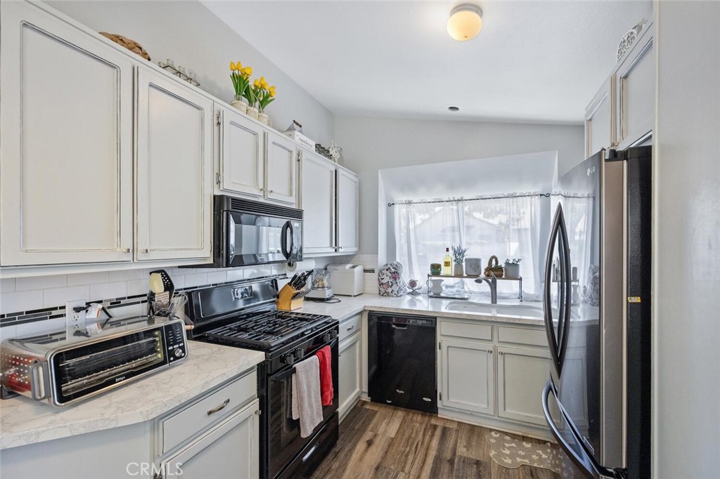 28123 Seco Canyon 94