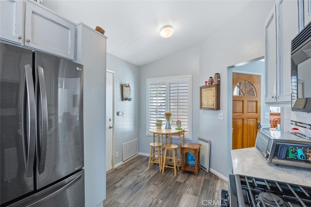 28123 Seco Canyon 94