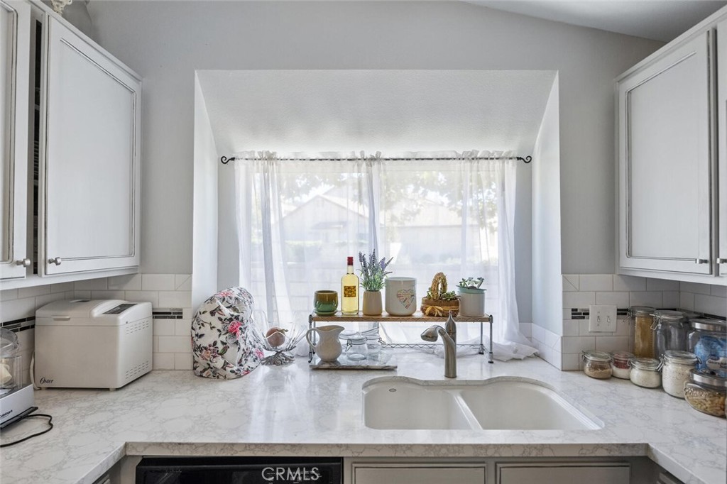 28123 Seco Canyon 94