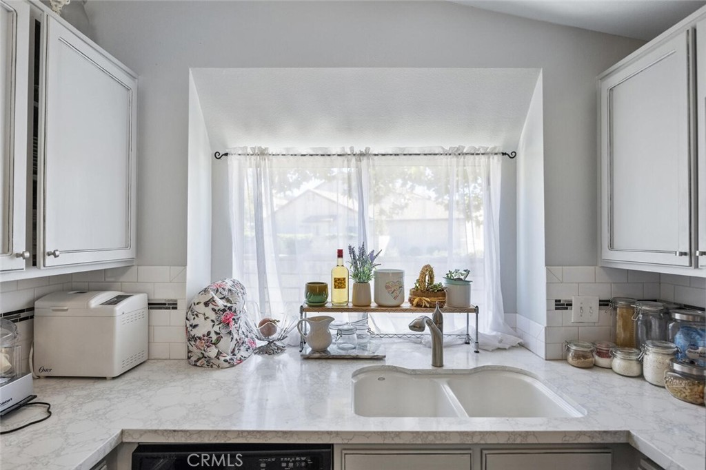 28123 Seco Canyon 94