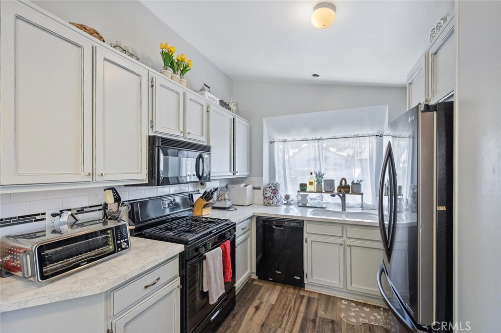 28123 Seco Canyon 94