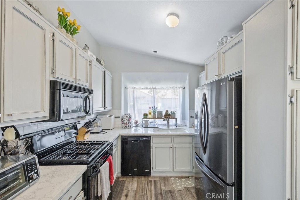 28123 Seco Canyon 94