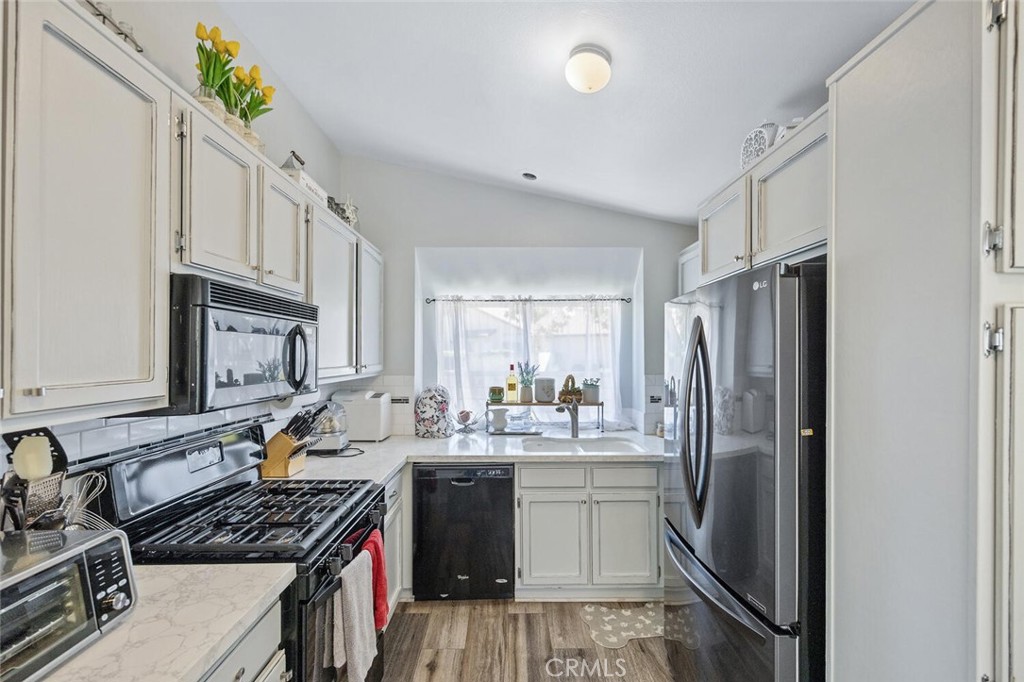 28123 Seco Canyon 94