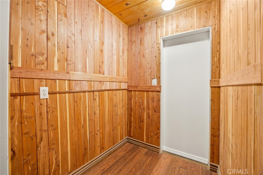 11551 Lonesome Valley