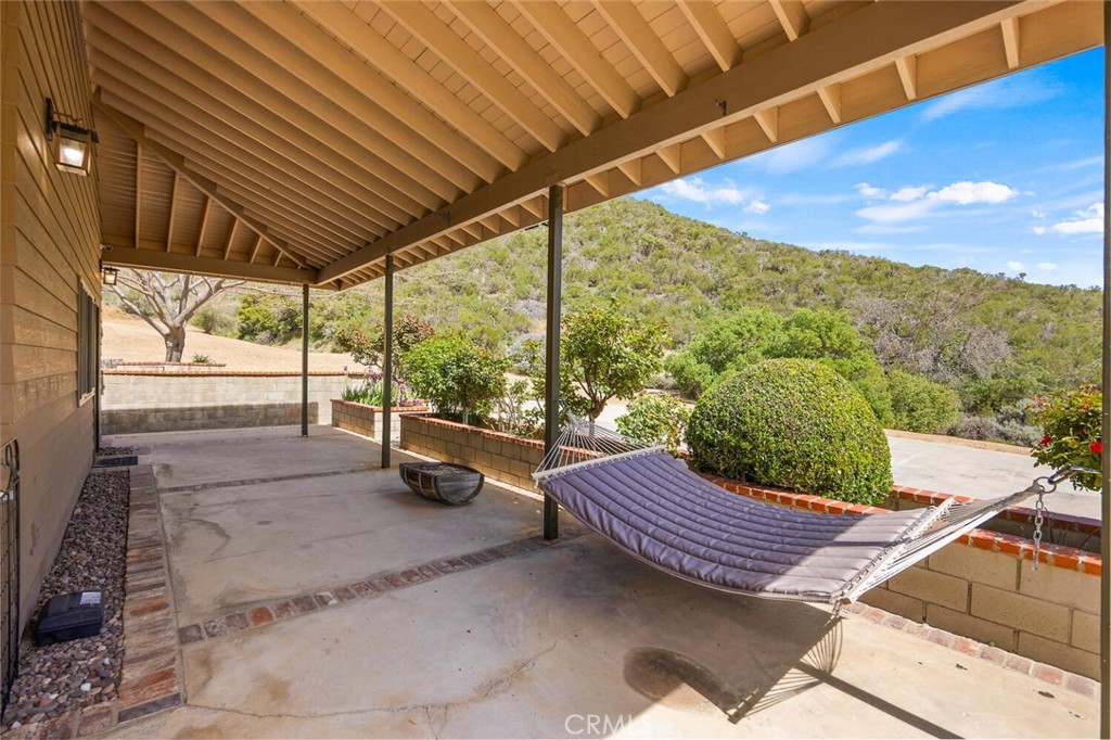 11551 Lonesome Valley