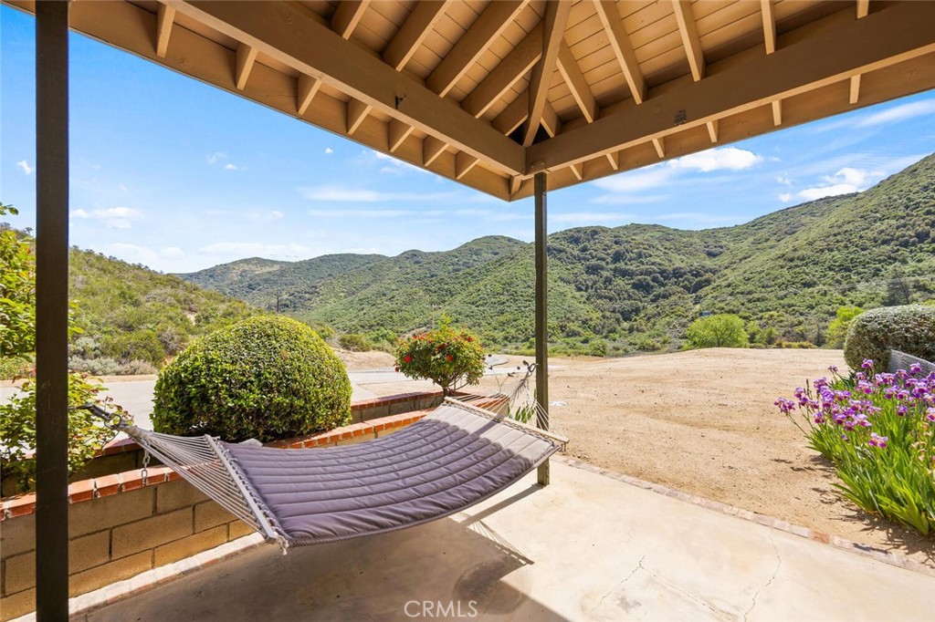 11551 Lonesome Valley