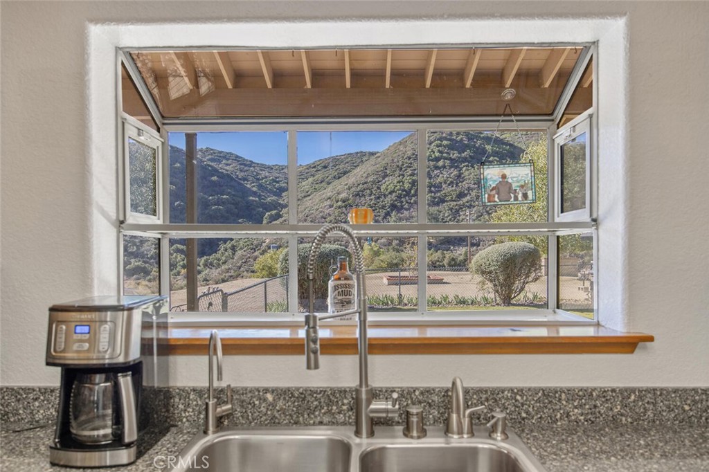 11551 Lonesome Valley