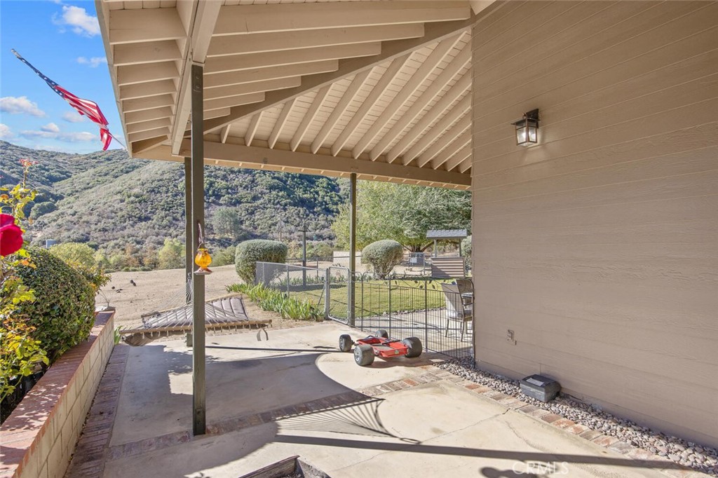 11551 Lonesome Valley