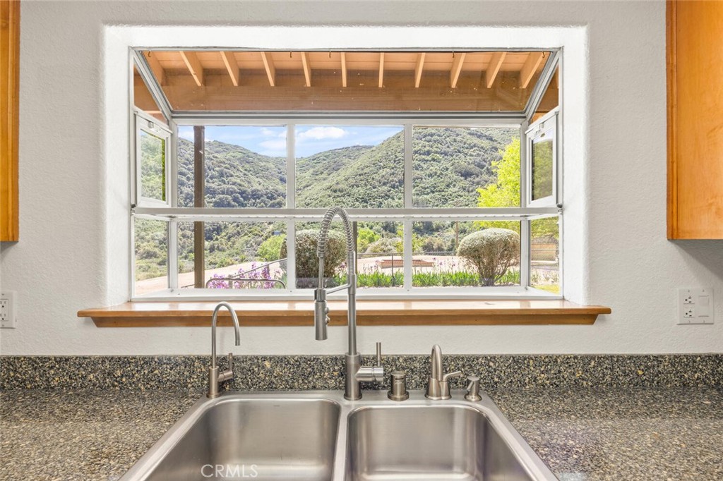 11551 Lonesome Valley