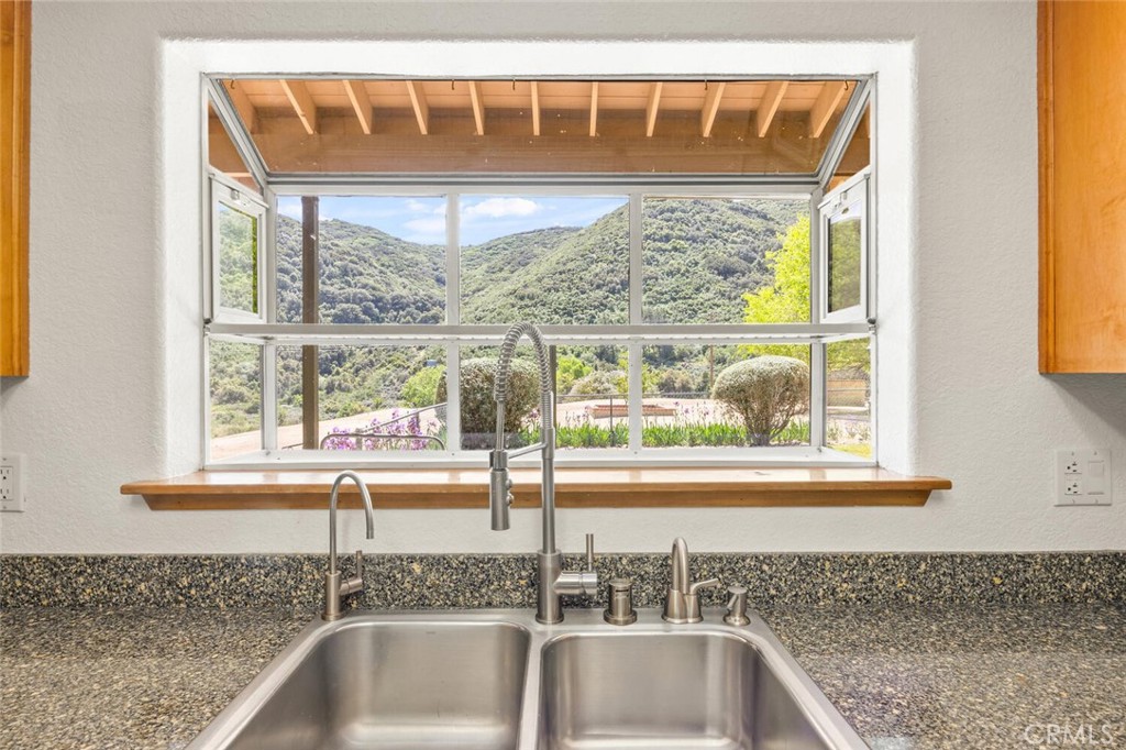 11551 Lonesome Valley