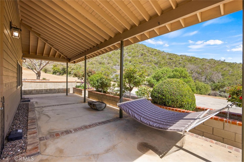 11551 Lonesome Valley