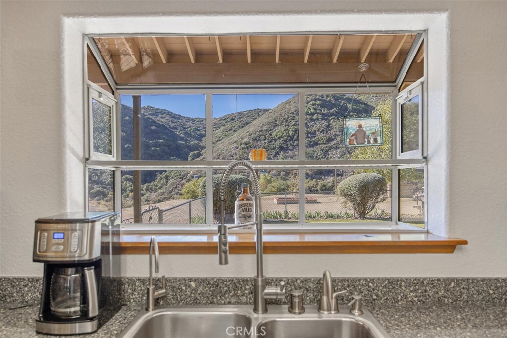 11551 Lonesome Valley