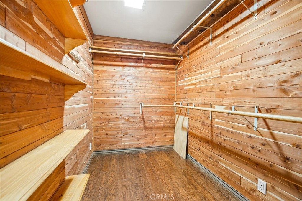 11551 Lonesome Valley