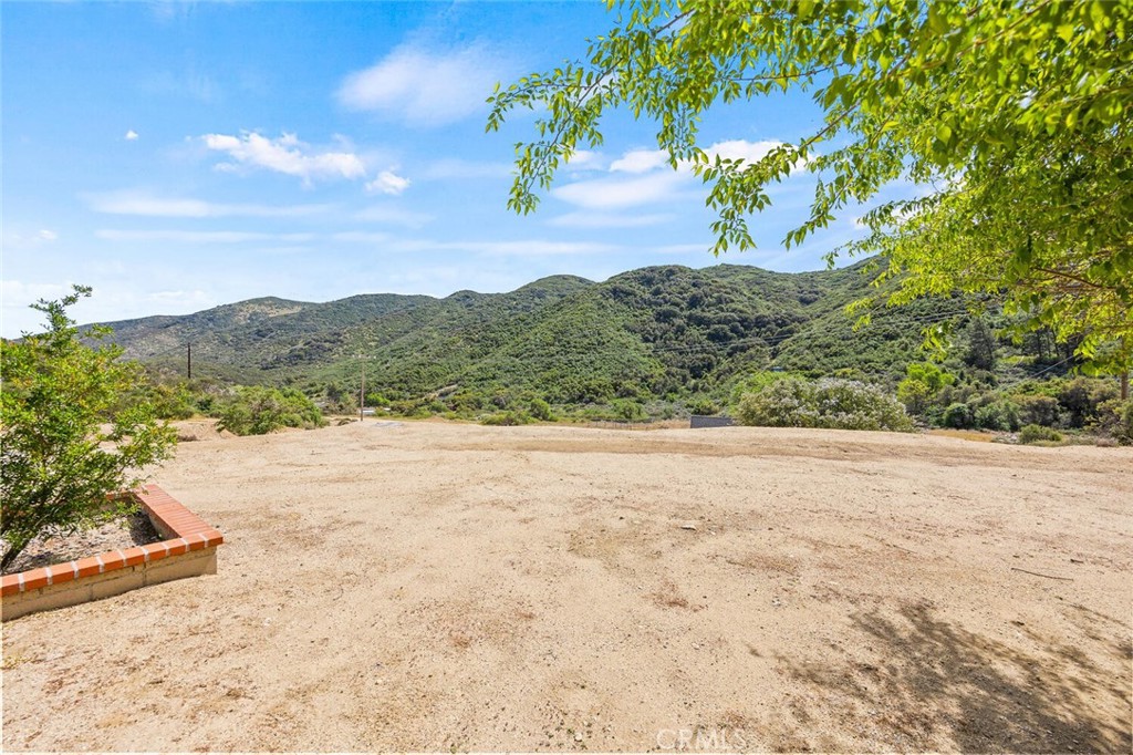 11551 Lonesome Valley