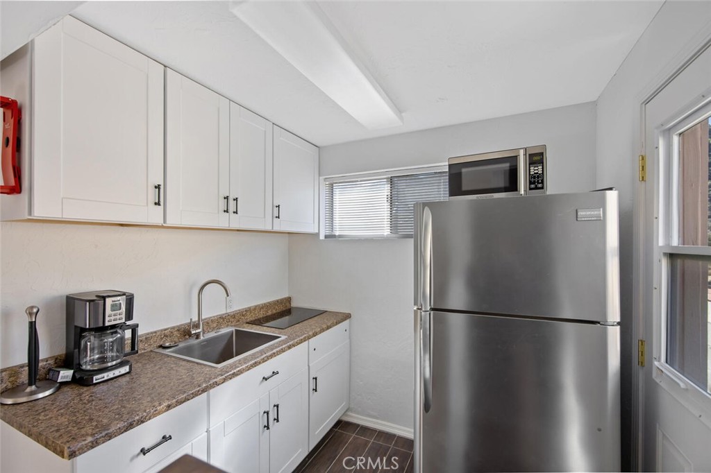 11551 Lonesome Valley