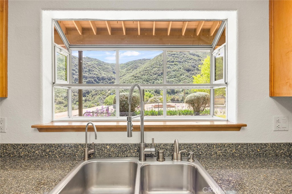 11551 Lonesome Valley