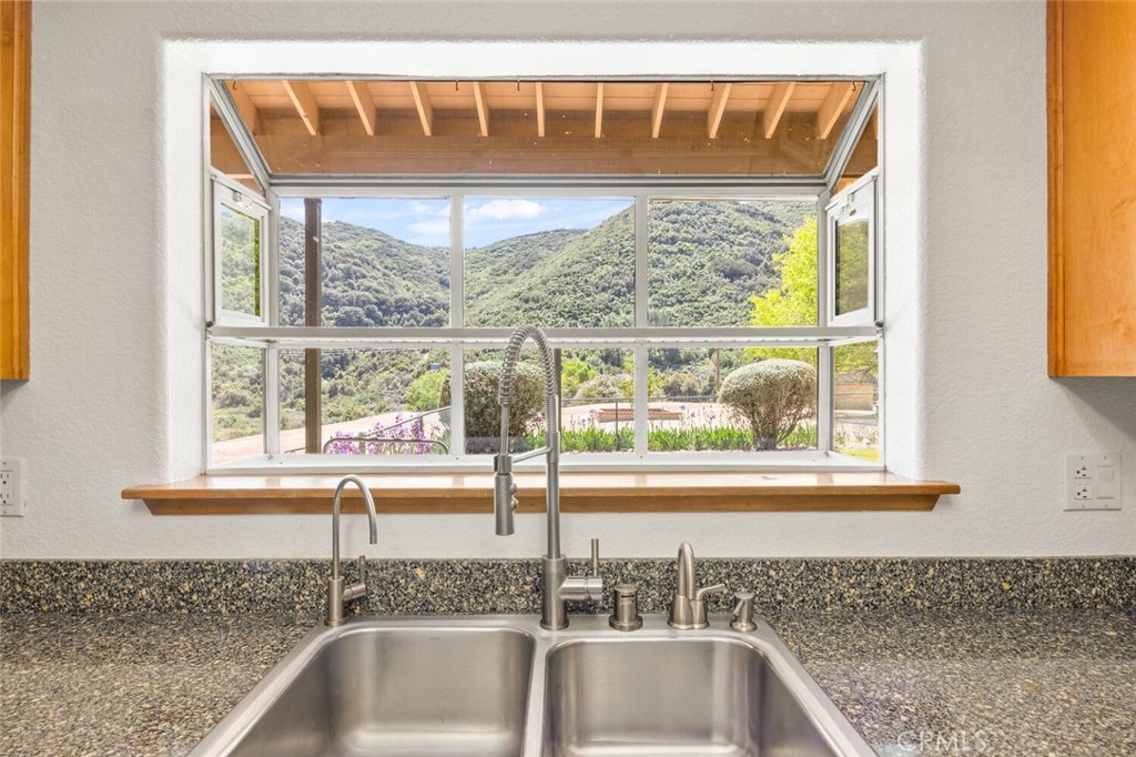11551 Lonesome Valley
