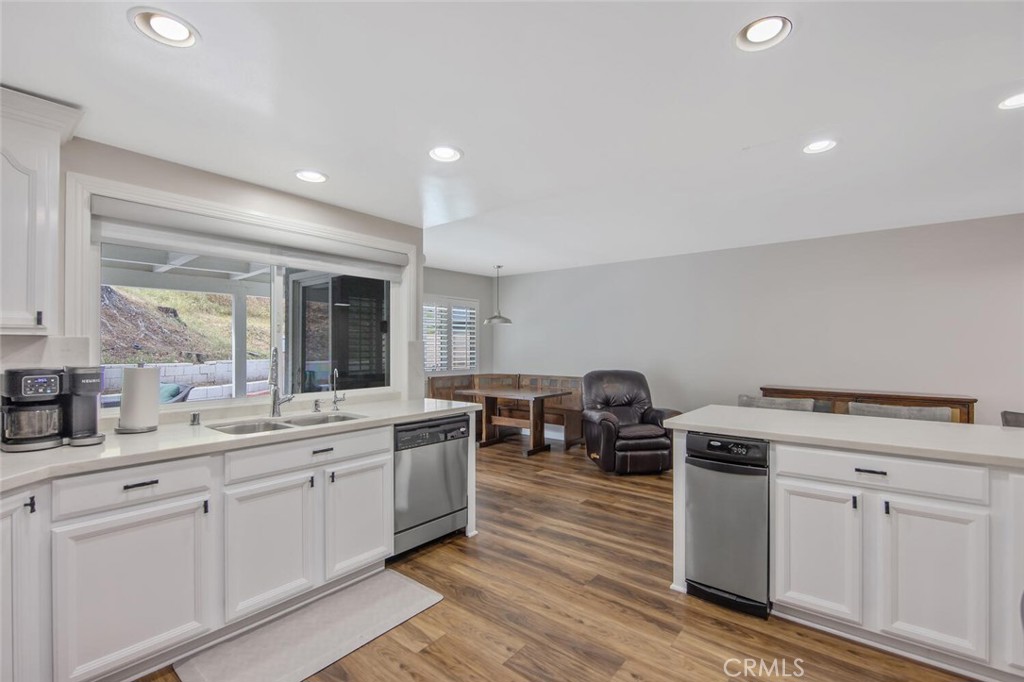 28137 Oaklar